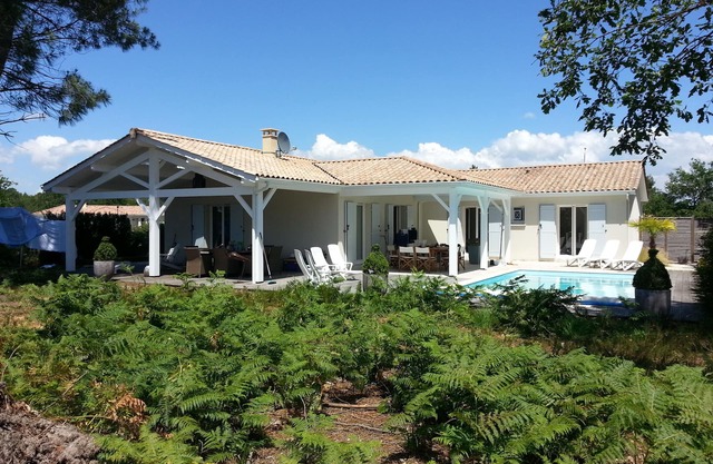 Villa de lujo en el lago, al lado del bosque y cerca de la playa.