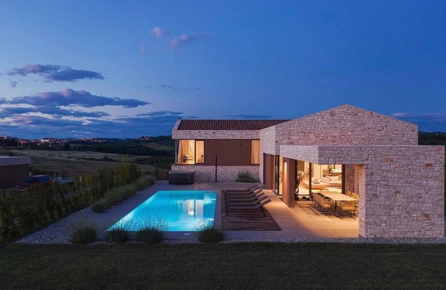 Luxury Villa Vigneto heated pool jacuzzi