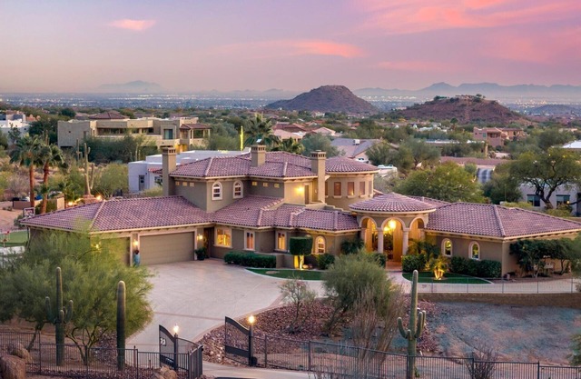 Luxury Villa with 360 Views, Huge Pool and Spa, Putt Putt Course