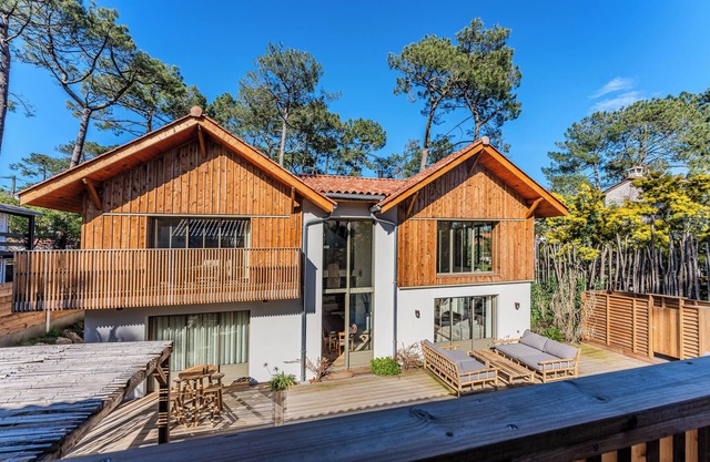 Luxury villa with pool and outbuilding - Lacanau Océan