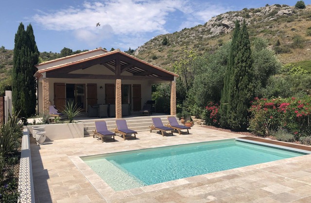 Villa de lujo con piscina privada, tranquila, antigua villa vinícola, cerca del mar.