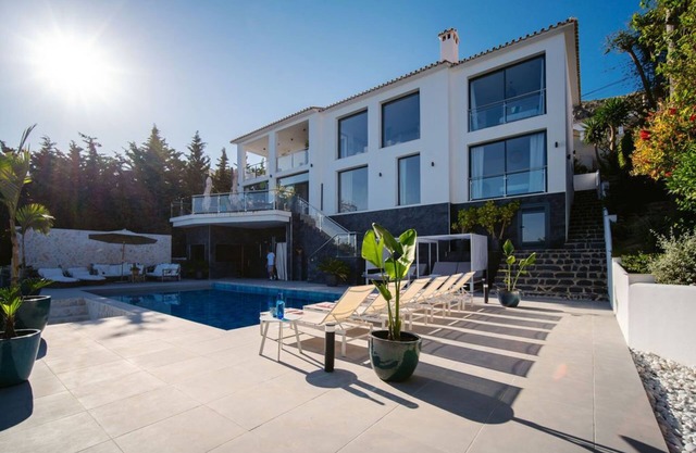 Luxury Villa with Sauna and Heated Pool for 14PAX!