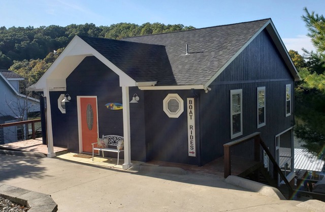 Luxury * Waterfront * Quiet Family Cove * Kayaks * Fabulous Dock * Great Views