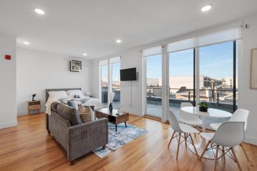 Luxury Xl Studio Pool Deck Gym