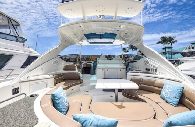 Luxury Yacht Steps from Atlantis & Restaurants!