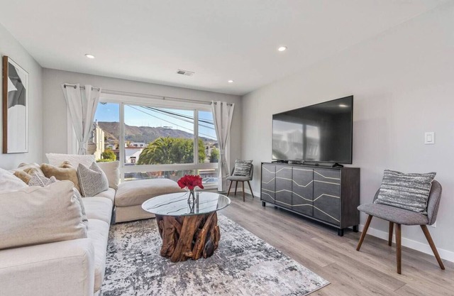 Luxury4br/3ba Kitchen/Parking/Laundry/Near SFO