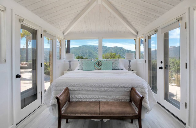 LX16 Valleyview sobre bodegas con bañera de hidromasaje en la cima de la colina