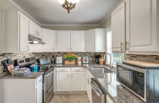 Pet-Friendly Cottage Near Downtown Lakeland