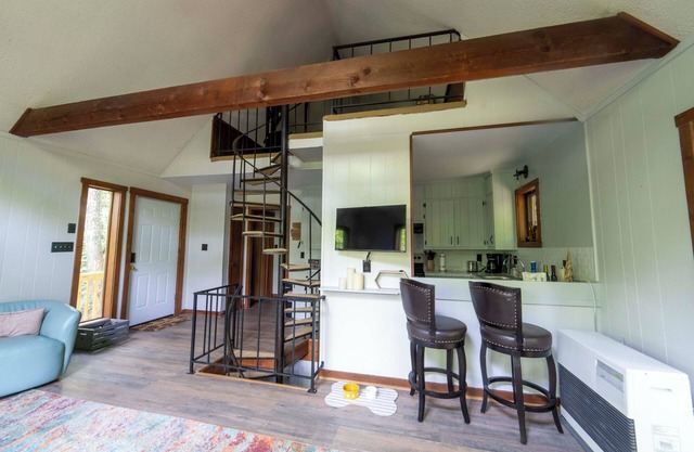 Mac's Place - Cozy Cabin Get Away in the Appalachian Mountains, pets welcome.