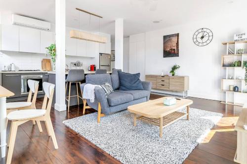 'Made in Sydney' Chic Shop Conversion with Courtyard