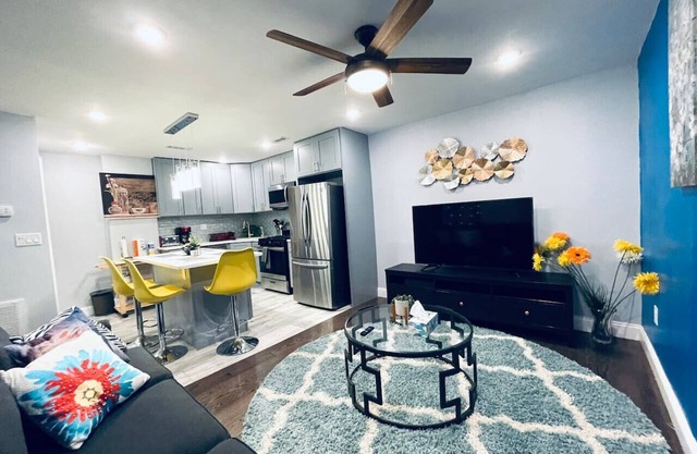 Magic Gardens 1BD Apt in Center City