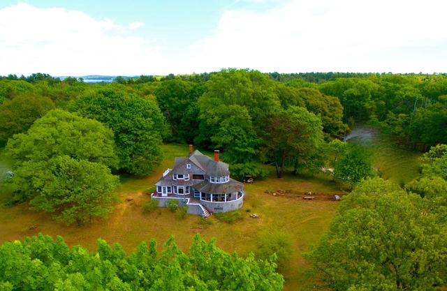 Magical Rambling 5 Bedroom Cottage construida 1904 por John Calvin Stevens