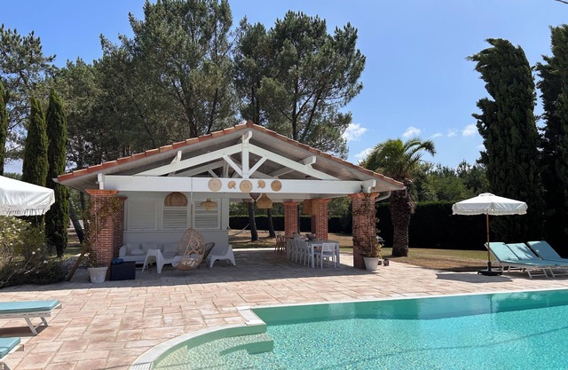 Magnificent 300 m2 property with swimming pool, SPA and outbuildings on 14,000 m2.