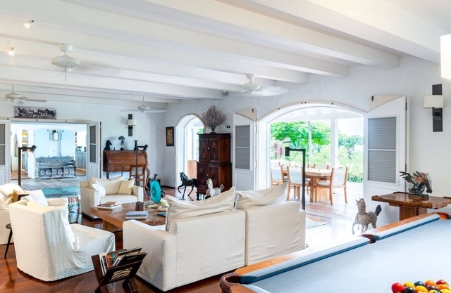 Magnificent Colonial 5 BDRM Estate w Pool