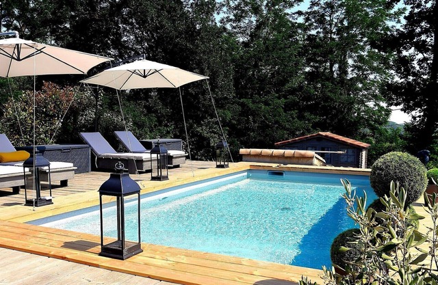 Hermosa casa de campo en Ardèche con piscina comunitaria