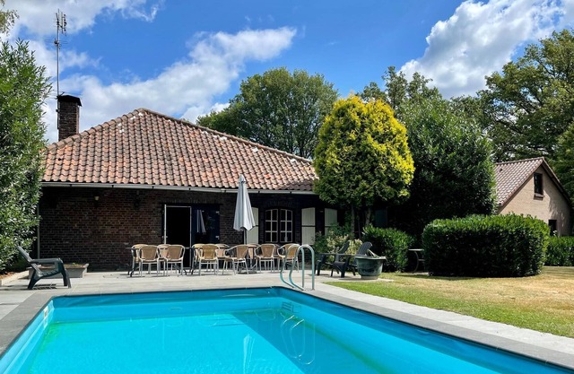 Magnífica granja en Sint Joost con piscina privada