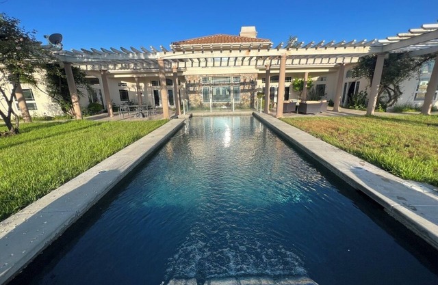 Magnificent Mansion@La Cresta, nestled in a private vineyard, close to Temecula