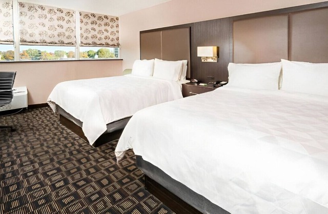 Magnificent Rm for Family Getaway! W/ Free WiFi