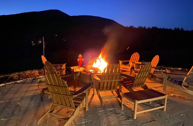 Magnificent Vermont home w/free WiFi, full kitchen, firepit, patio, & deck
