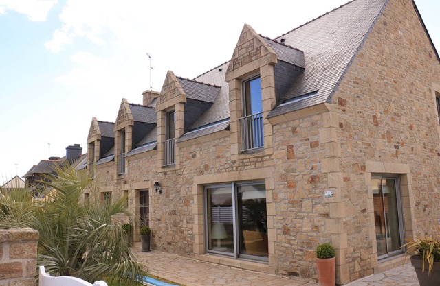 MAGNIFICA VILLA ETELOISE 200 metros del mar, con piscina climatizada