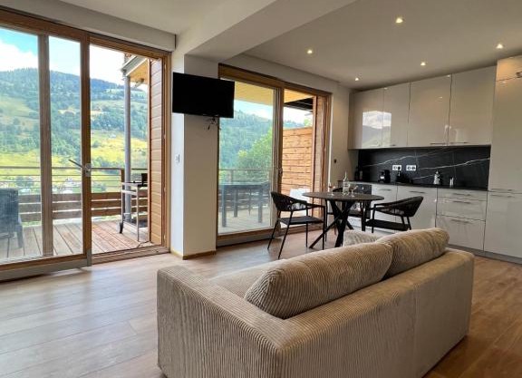 Magnifique appartement classé 4 étoiles avec Sauna et terrasse dans chalet