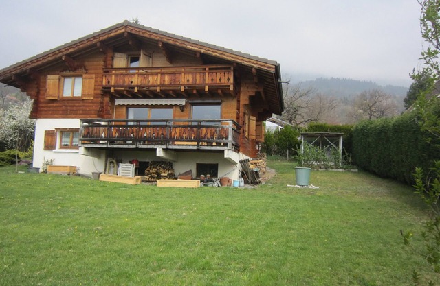 Magnifique Chalet en Madrier sur Terrain Arboré vue Massif du Mont Blanc