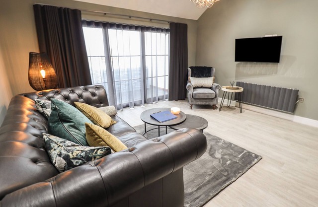 MAGNOLIA, family friendly, with hot tub in Willerby