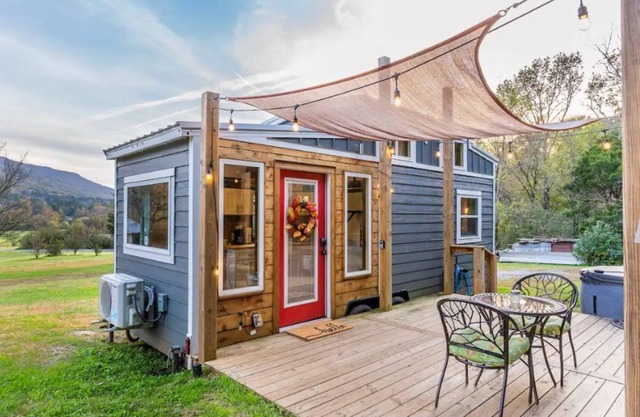 Magnolia Tiny Home - Hot Tub and Mountain Views