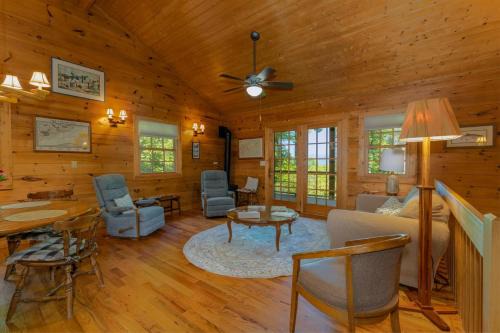 Mai`s Rock Cabin with view