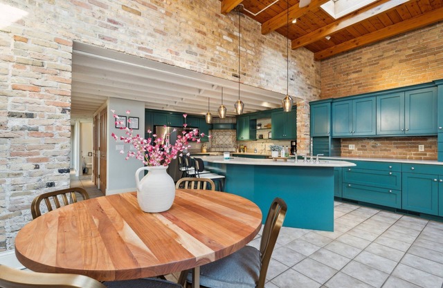 Main Street Belle, Comfort, Convenience & Downtown Views! - 3BR/3.5BA