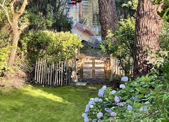 Maison bois au bord du lac