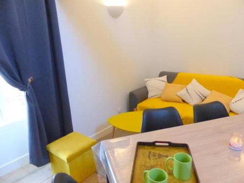 Maison Bourbonnaise Cocooning avec Animaux et Parking - FR-1-489-68