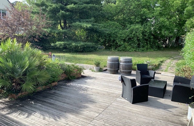 Maison Chaleureuse Dans un Écrin de Verdure