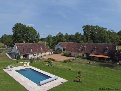 Maison charmante avec piscine et WiFi, proche de Bellême - FR-1-497-186