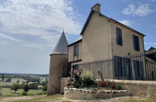 Maison de charme à Vernusse avec animaux acceptés - FR-1-489-457