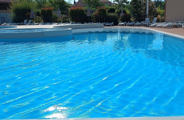 Maison Deux Chambres Dans Résidence de Vacances Avec Piscine