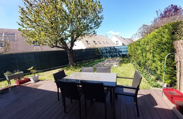 Maison Familiale Calme et Lumineuse, Proche du Golf National et de Versailles