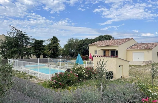 Casa de vacaciones con piscina climatizada y garaje en South Ardèche