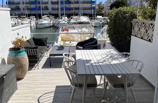Maison, Marina vue sur le Canal