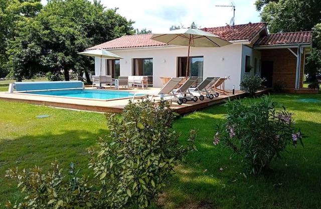 Maison neuve avec piscine chauffée, 4 kms de Contis plage