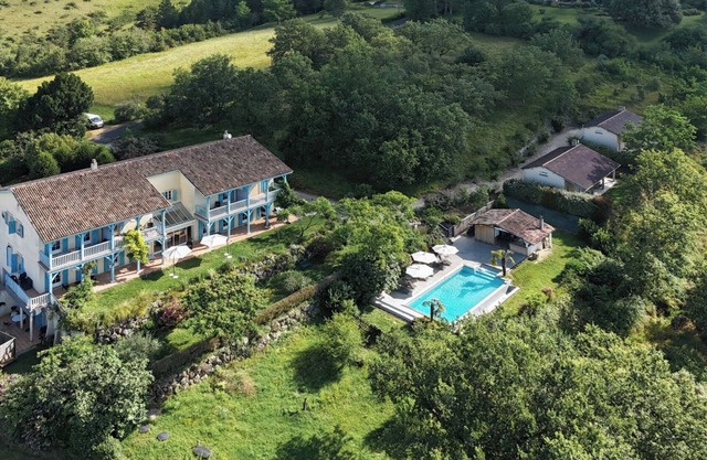 Maison Oléa - "Élégance" guest room overlooking the Vézère valley.