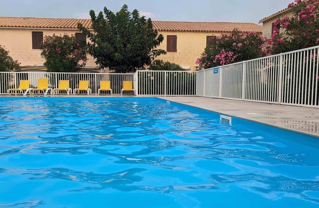 Maisonnette seaside swimming pool tennis parking lot air conditioning