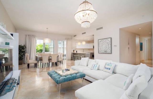 Majestic 3 Bedroom apartment and private pool!
