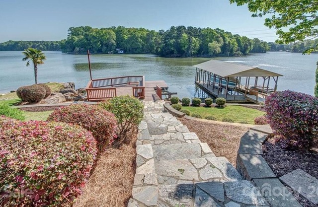 Majestic Lake Views + Movie Theater + Private Beach + Dock ⛵