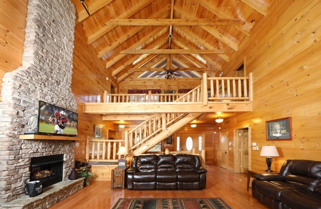 Majestic Manor - Five Bedroom Cabin