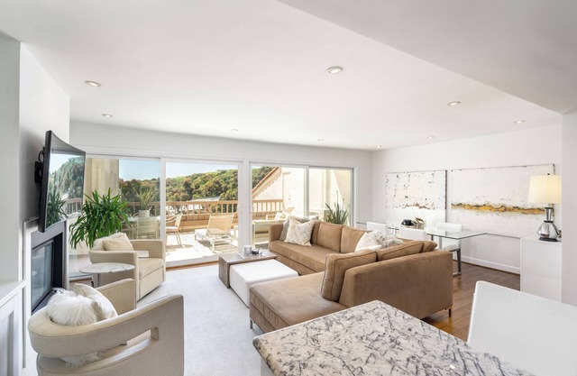 Malibu 2-bedroom designer furnished condo with AC. Central to everything!