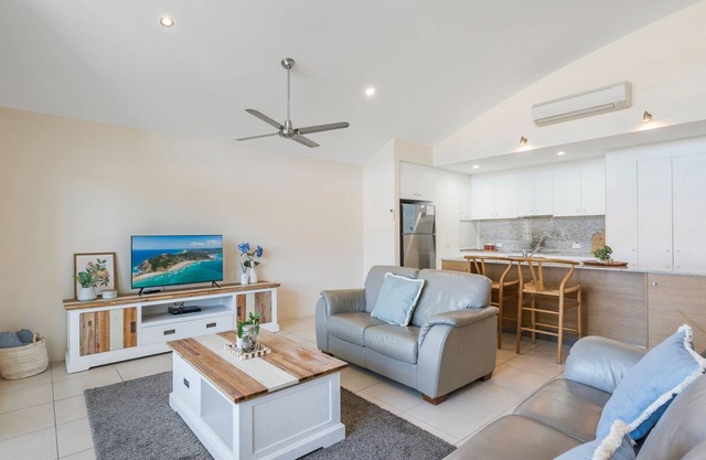 Malibu Apartments Unit 1 - 5 Oak Street