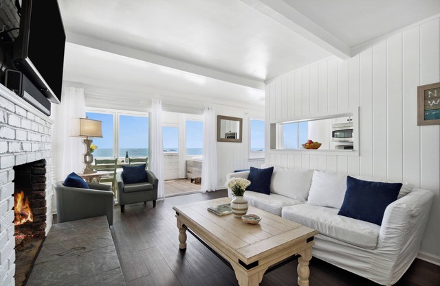 Malibu Carbon Beach Oceanfront Suite Seven