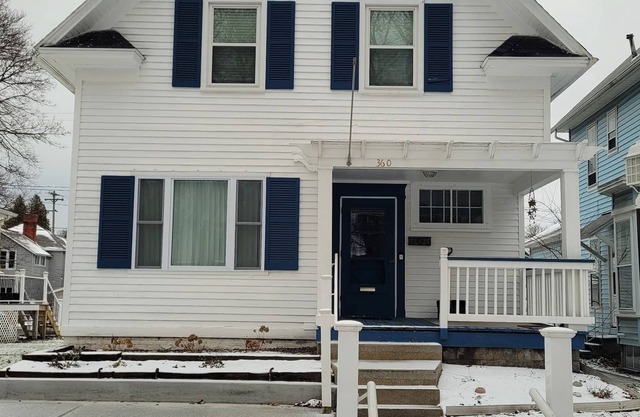 Manistee House-Great Location, close to downtown and the beach