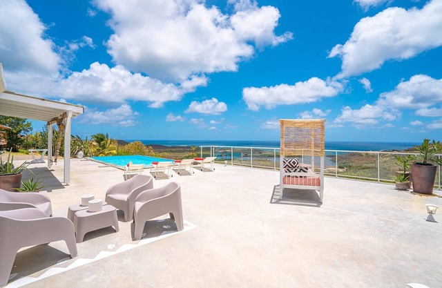 Sublime 4 bedroom villa with swimming pool, sea view